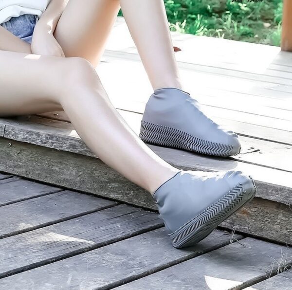 ⁦Men and women hiking slip wearable easy to carry silicone rain boots⁩ - الصورة ⁦3⁩